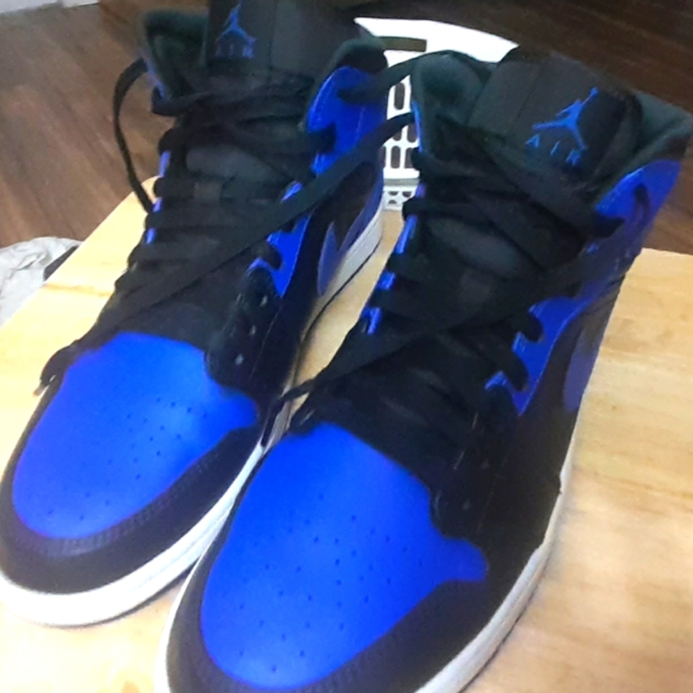 Jordan 1 mid royal blues